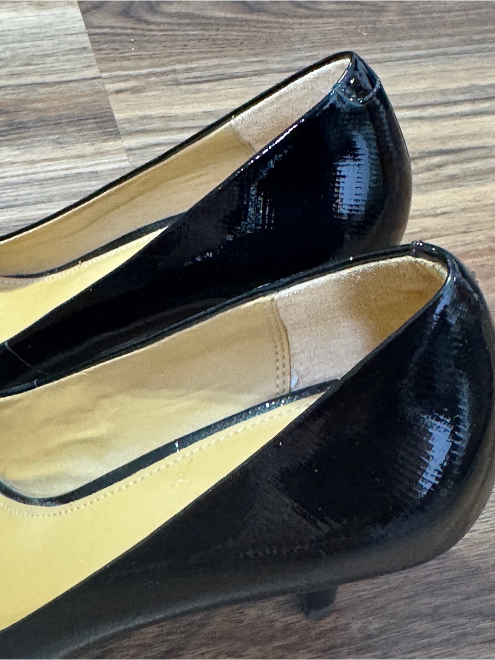 Coach Zan Black Patent Leather Pointed Toe Pumps Silver Emblem Logo Sz. 6B - Picture 7 of 10